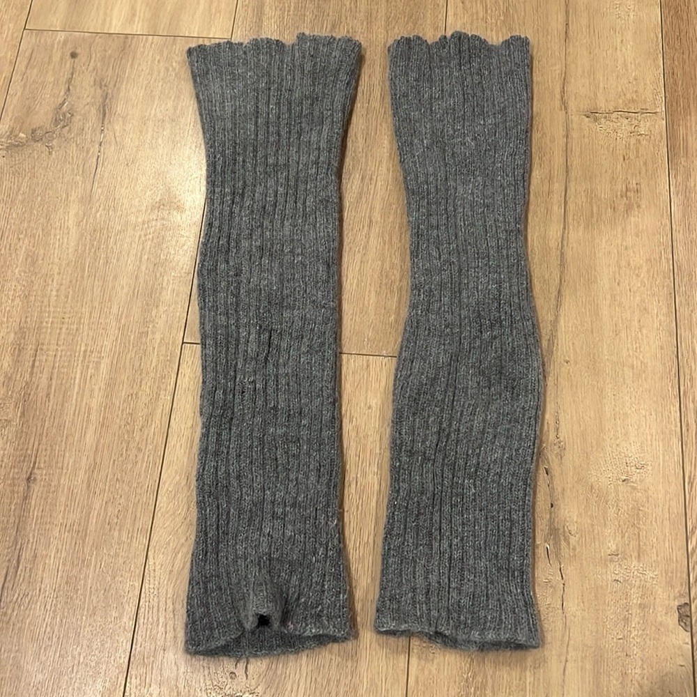 AMERICAN EAGLE leg warmers heather grey fuzzy